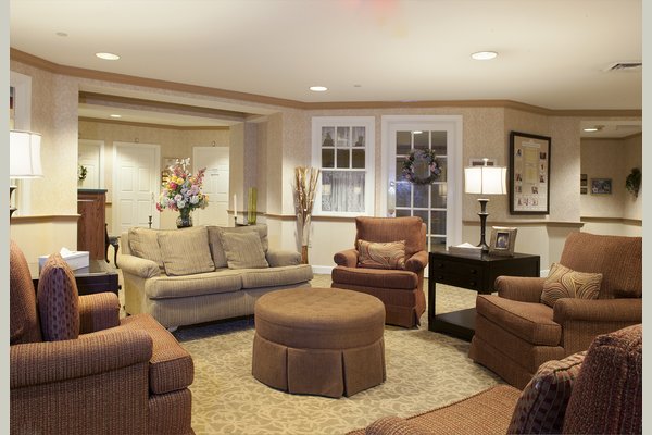 Sunrise Senior Living of Abington 63170_SunriseofAbington_Abington_PA_Sitting2small