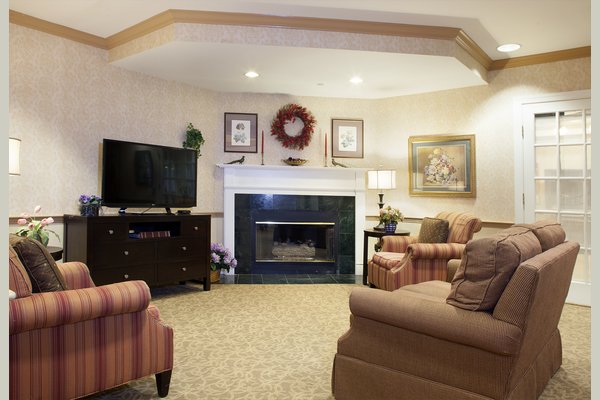 Sunrise Senior Living of Abington 63170_SunriseofAbington_Abington_PA_Sitting3small