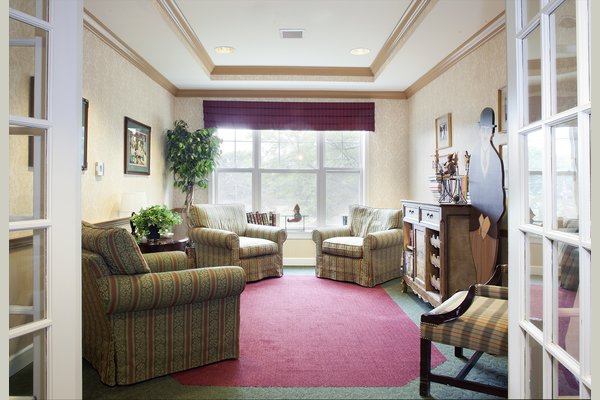 Sunrise Senior Living of Abington 63170_SunriseofAbington_Abington_PA_Sittingsmall