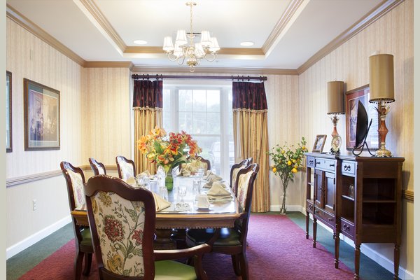 Sunrise Senior Living of Lower Makefield 63304_SunriseLowerMakefield_Yardley_PA_PvtDiningsmall