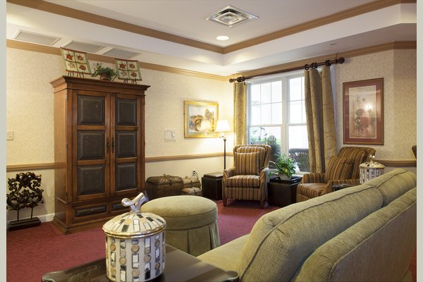Sunrise Senior Living of Lower Makefield 63304_SunriseLowerMakefield_Yardley_PA_Sitting2small