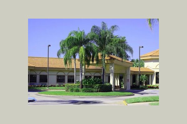 Boulevard Rehabilitation Center Front Entrance 1