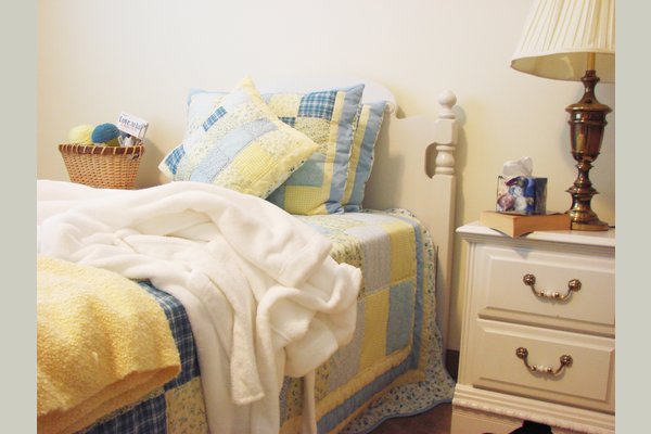 Heritage Woods of DeKalb bedroom