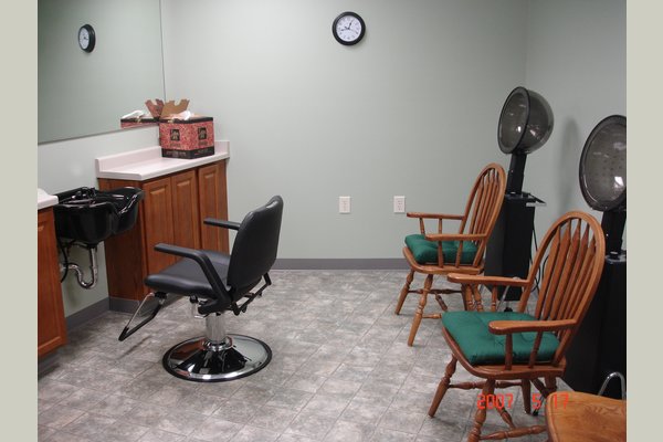 WOODLANDS SENIOR PARK Salon 05-16-07 002