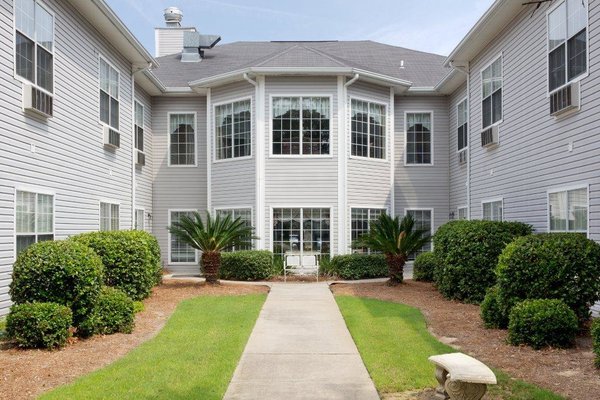 Summer Breeze Senior Living Summer Breeze 10 Exterior Courtyard Bay Windows