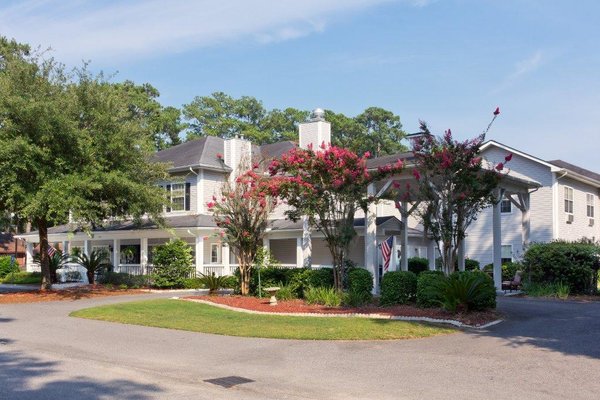 Summer Breeze Senior Living Summer Breeze 6  Exterior Front 3