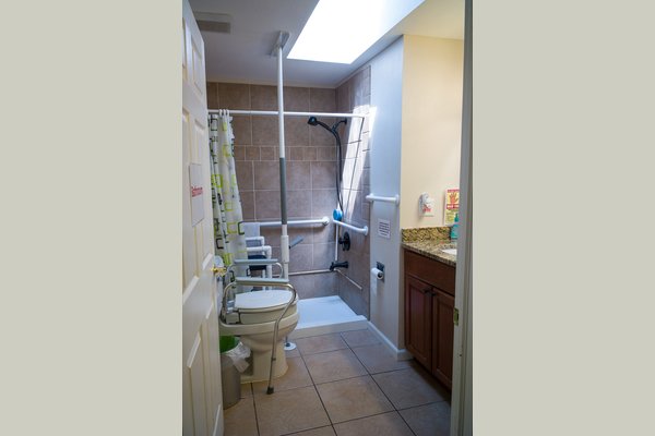 Serenity House Assisted Living Applewood L1018614