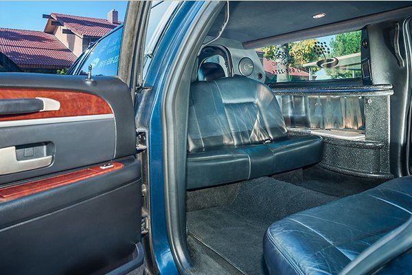 Vista Montana Senior Living 155-175-N.-Girard-St.,-Hemet-Villa-Montana-Limo-Interior