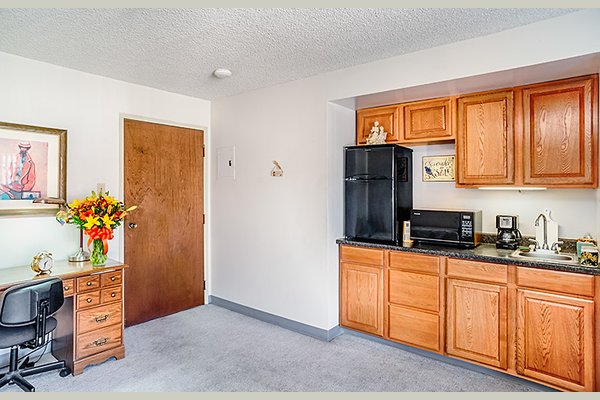 Vista Montana Senior Living 155-175-N.-Girard-St.,-hemet-Senior-Apartment-&-Kitchenette