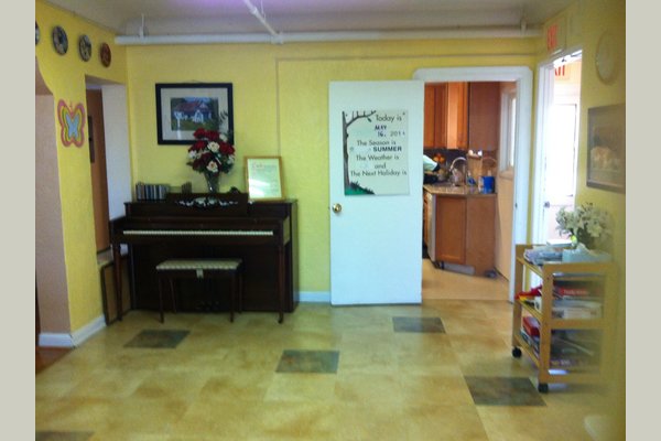 Woodside Senior Residence photo (10)