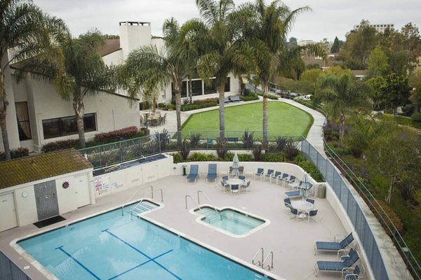 Regents Point view-of-senior-living-in-irvine-from-above