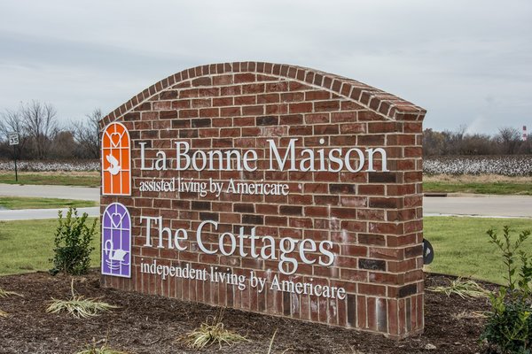La Bonne Maison & Cottages at La Bonne Maison sign