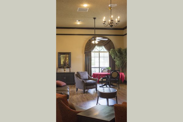 Legend Healthcare And Rehabilitation - Paris - Common Areas