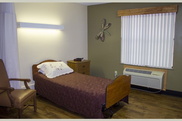 Legend Healthcare And Rehabilitation - Paris - Beds