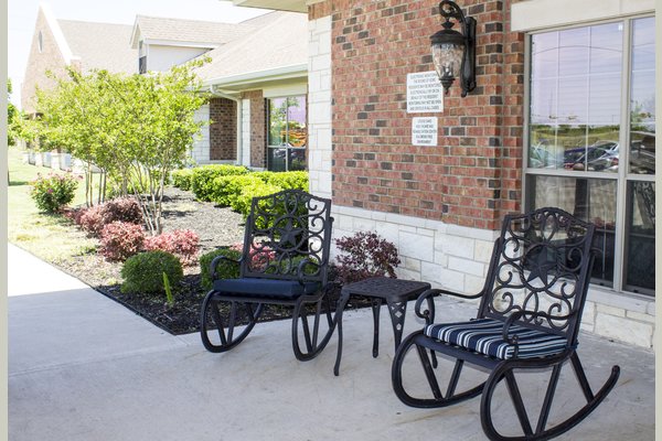 Legend Oaks Healthcare And Rehabilitation - Ennis - Exterior Building