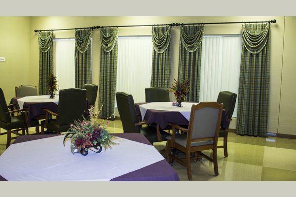 Legend Oaks Healthcare And Rehabilitation - Ennis - Dining