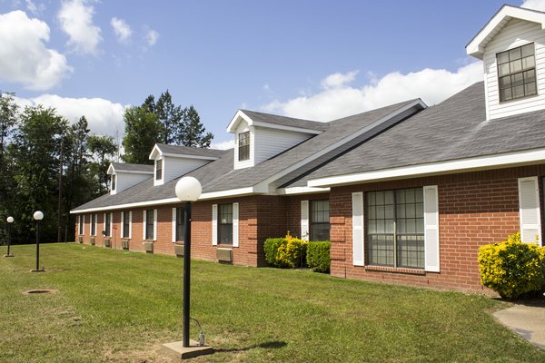 Legend Oaks Healthcare And Rehabilitation - Gladewater - Building Exterior