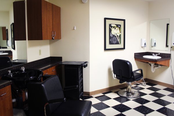 Legend Oaks Healthcare And Rehabilitation - Kyle (Plum Creek) - Salon