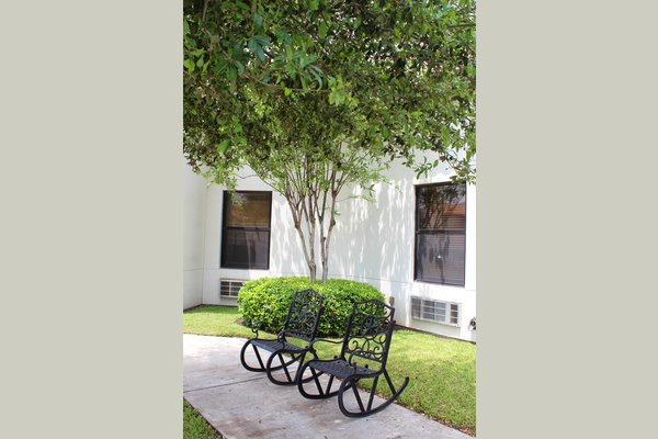 Legend Transitional Care Center - Outdoors