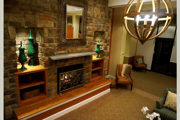 Greenfield of Perkiomen Valley lobby02b[1]