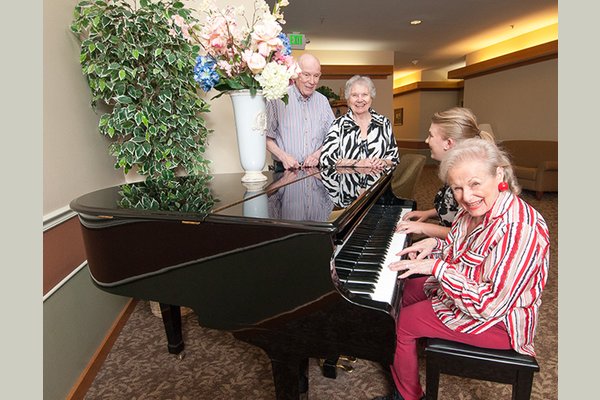 Our community is designed with our residents in mind. Farmington Square Eugene provides a full range of exceptional senior living options designed to accommodate your lifestyle and enable you to get the most from your retirement years.