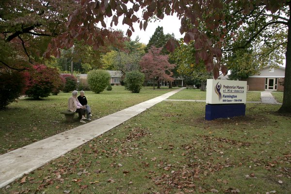 Farmington Presbyterian Manor offers senior living in Farmington, Missouri, designed to maximize your freedom to make the best of your retirement years.

Our beautifully landscaped 11-acre campus is located just a few short blocks west of downtown Farmington. 