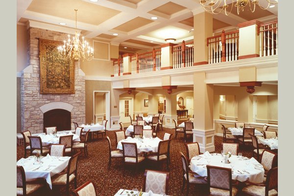 All Creekside at the Village members can enjoy restaurant-style dining in our elegant dining room, The Oak Room.