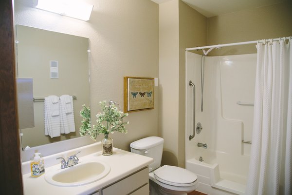 Weatherly Inn Suite Apartment Bathroom