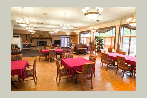 Large dining rooms on every care level.