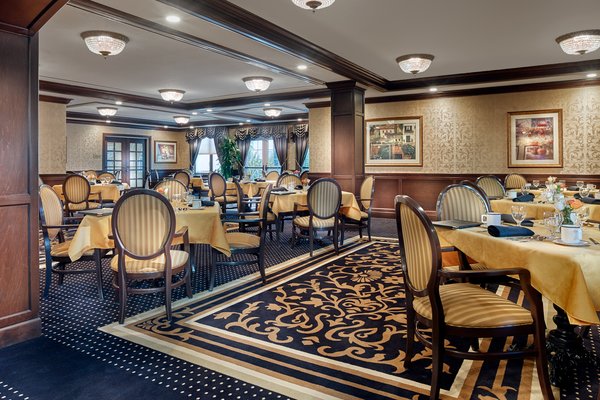 Brandywine Living at Livingston Main Dining Room