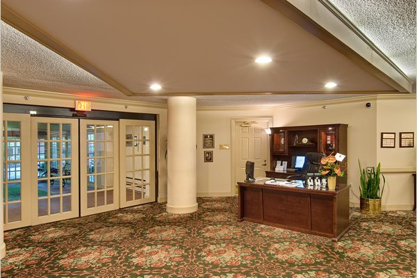 Seasons Courtyard 133414