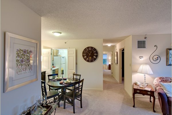 Seasons Courtyard 133394