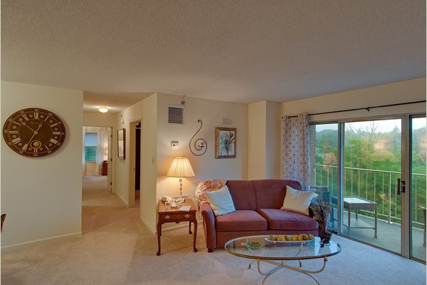 Seasons Courtyard 133398