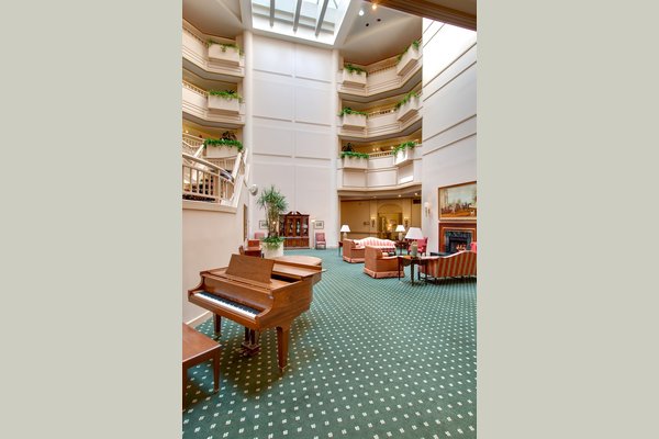 Seasons Courtyard 133386