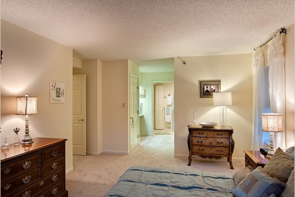 Seasons Courtyard 133406