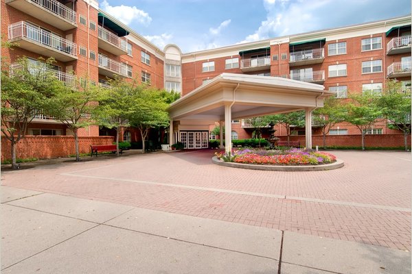 Seasons Courtyard 133366