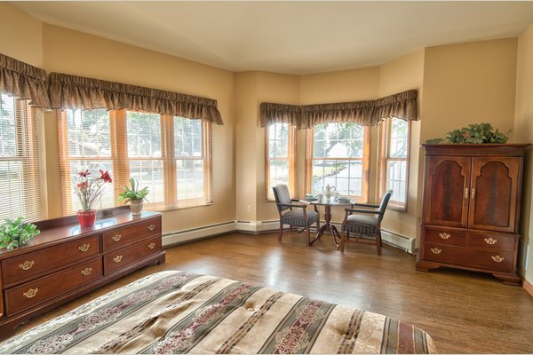 Lakeshore Manor 132938