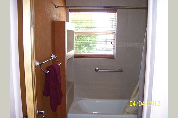 Avon Manor 156652