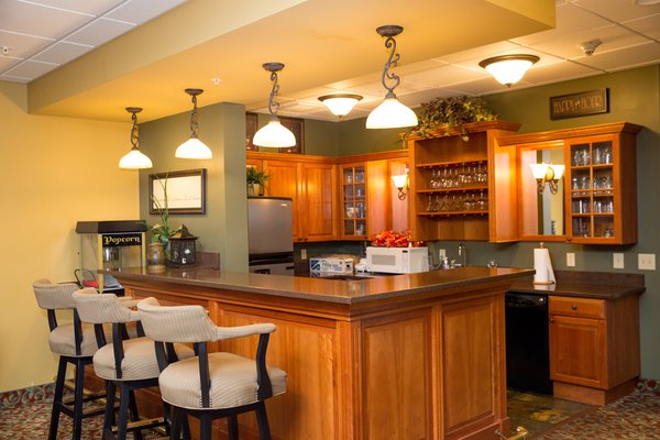 Country Meadows of Hershey has beautiful common areas for residents to enjoy activities such as Happy Hour, entertainers and socializing. 