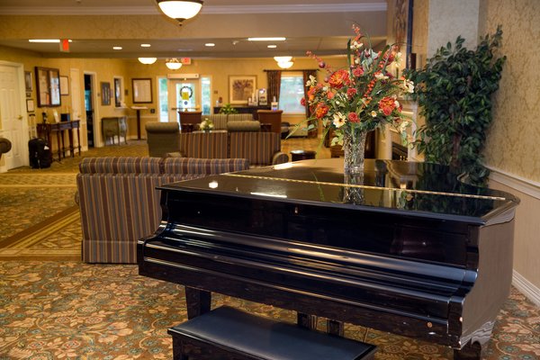 Gathering areas are scattered throughout Country Meadows to provide residents plenty of space to meet to enjoy events, happy hours, entertainment, games, visits and more. 