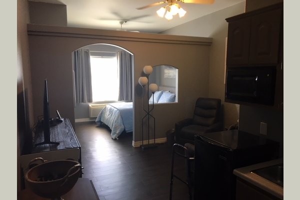 Jr Suite 2 Rooms with Queen bed and Kitchenettes