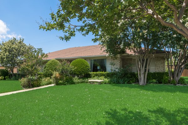 A beautiful, safe and secure Assisted Living Type B (small) Facility in close proximity to hospitals and medical offices, providing excellent service, sincere care, enduring integrity, and skilled nursing and assistance with daily living activities in a delightful and fun setting.