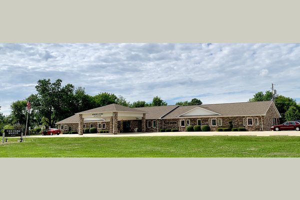 Operated by Oak Senior Care.  We are partnered with Leading Age Illinois to bring you the most up-to-date facility and trained professionals for your security, safety and enjoyment.  We are also aligned with A Place for Mom.  We would love you to come by for a visit and stay for lunch!