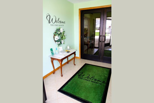 Welcome to the Oaks.  Come and visit, you will love our "Southern Hospitality" in the heart of Oakland, IL.  Let us know you are coming and we'll give you the GRAND TOUR and feed you some home-made "cookin"!