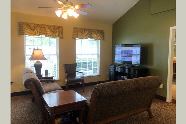 This is our resident living room area. Located right off of the activity room, with access to the courtyard. This is a great place for our residents to sit down and catch the news, play a board game, or just sit down and catch up with friends.