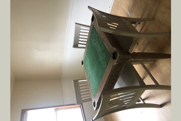 Sit down and socialize a bit over a game of poker or checkers with your friends and neighbors in our bright common areas sprinkled through out the building! 