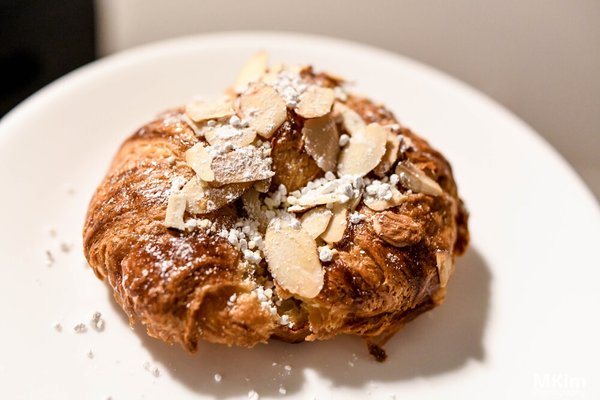 AFH at Silver Lake only offers home cooked meals (we never serve powdered eggs or canned fruits!). We always strive to provide nutritious and well balanced diets while trying to accommodate each resident's preference. 