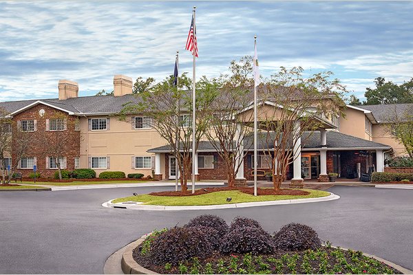 Assisted Living in Charleston, SC
The Bridge at Charleston, South Carolina, features the charm and luxury of a premier retirement community where assisted living residents are treated with the class and dignity they deserve.

Our quality care and resort-style services and amenities are tailored to our residents’ needs and interests. Whether it’s assistance with daily activities such as bathing, dressing and medication management or transportation services, our associates are trained in providing individualized care in each area of our community.

The Bridge is nestled on the eastern coast of South Carolina. This charming city offers a rich maritime history and vibrant downtown area. Museums, markets, festivals and a variety of stunning beaches are only some of the many things residents are encouraged to experience during our planned excursions.