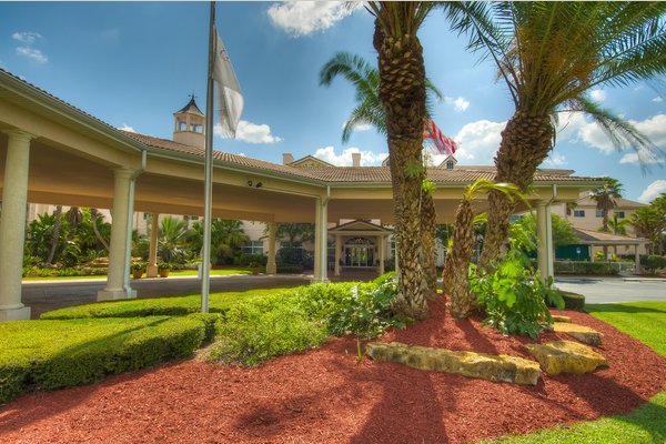 DISCOVER INDEPENDENT AND ASSISTED LIVING IN PORT ST. LUCIE, FLORIDA
Harbor Place at Port St. Lucie, Florida, offers a beautiful setting for seniors in search of an active and luxurious retirement community to call home.

Offering both independent living and assisted living, Harbor Place associates are trained to care for a wide range of senior needs.

Our services and amenities encompass household chores such as maintenance and housekeeping, as well as assistance with activities of daily living for assisted living residents. This ensures you have time to enjoy all that our community has to offer such as fine dining with friends, relaxing by our outdoor pool or going on an excursion planned by activity staff.

Port St. Lucie is the perfect setting for residents who enjoy exploring. From multiple restaurants and shopping options to numerous golf courses, natural walking trails and a beautiful botanical garden – there’s something for everyone. Our scheduled transportation services are available to get you out and about.