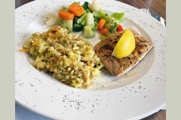 The Carlstone has full-service dining with healthy options and options for special dietary needs. Meals are prepared fresh, in a dining room, or delivered to a home. 